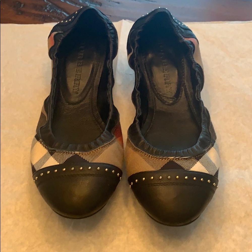 Burberry flat shoes
